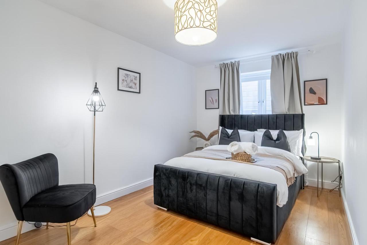 Chic 3 Bed Apartment Near London Bridge With Balcony Exterior photo