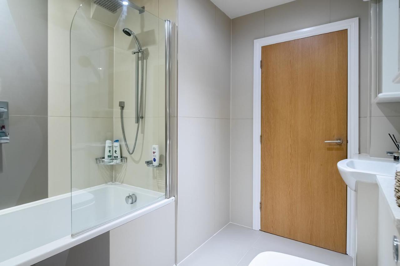 Chic 3 Bed Apartment Near London Bridge With Balcony Exterior photo