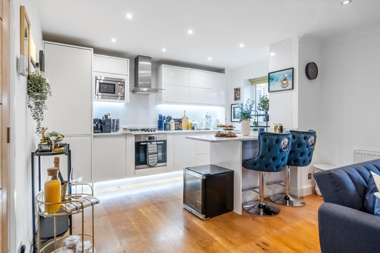 Chic 3 Bed Apartment Near London Bridge With Balcony Exterior photo
