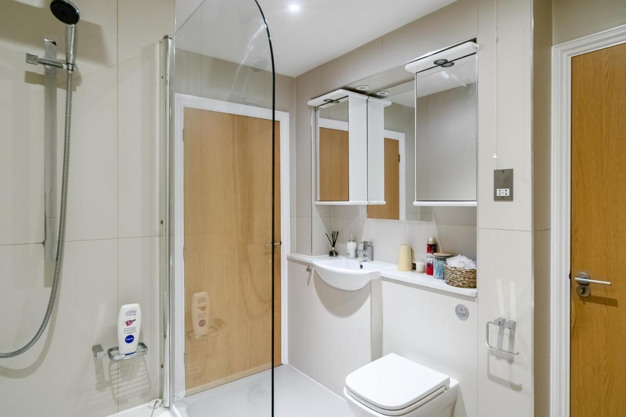 Chic 3 Bed Apartment Near London Bridge With Balcony Exterior photo