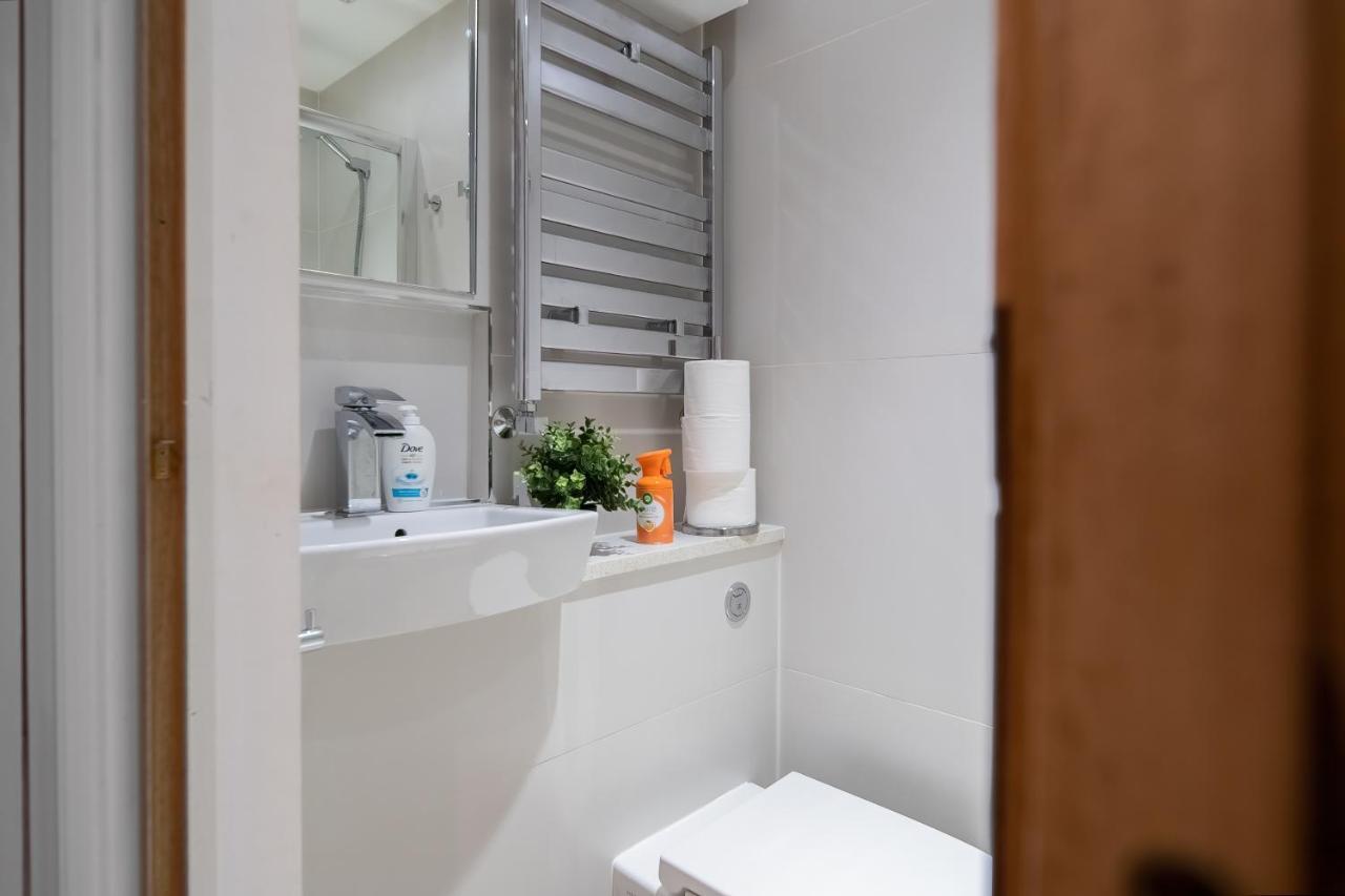 Chic 3 Bed Apartment Near London Bridge With Balcony Exterior photo